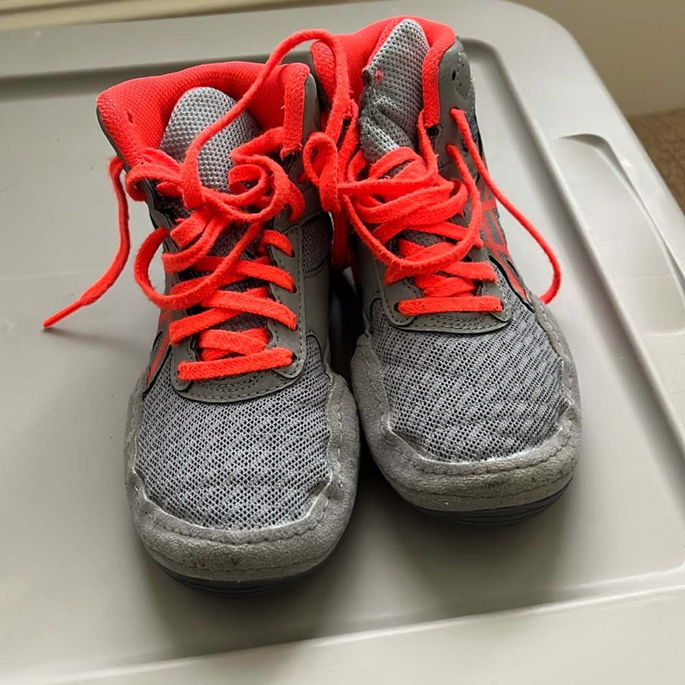Wrestling shoes